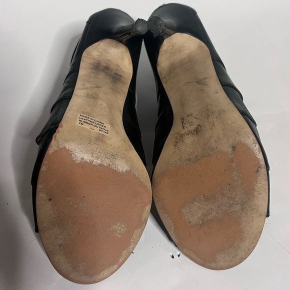 Michael Kors Cut Out Heels | Size 7 - Picture 6 of 8